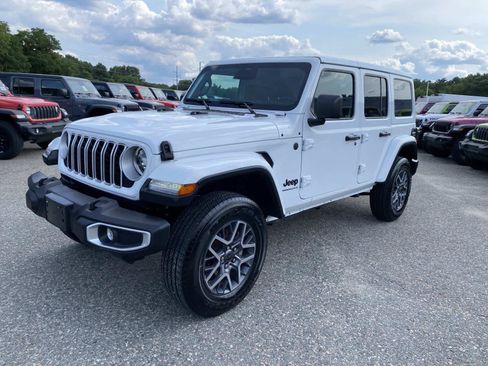 Certified 2026 Jeep Wrangler Unlimited Sahara AWD/4WD image 8