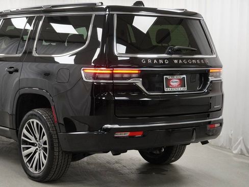 Certified 2024 Jeep Grand Wagoneer Series III w/ Rear Seat Video Group 1 image 15