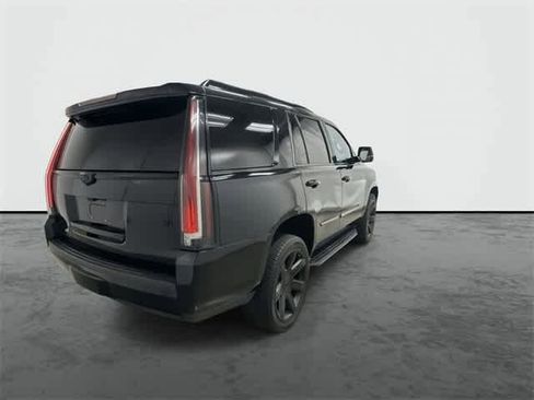 Used 2020 Cadillac Escalade Luxury image 3