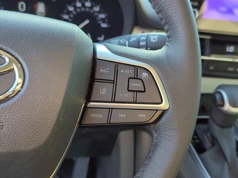 Used 2025 Toyota Sienna XLE w/ XLE Plus Package FWD image 13