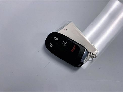 Used 2025 Jeep Compass Limited image 9