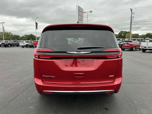 New 2025 Chrysler Pacifica Select AWD/4WD image 8