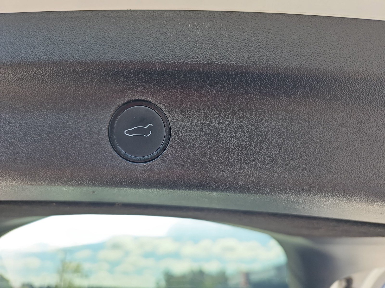 Used 2022 Tesla Model Y Performance AWD/4WD image 31