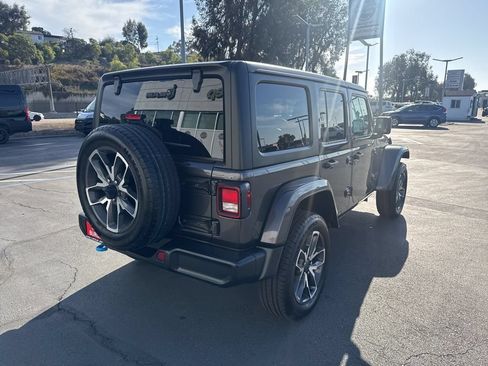 Used 2024 Jeep Wrangler Unlimited w/ Convenience Group AWD/4WD image 8