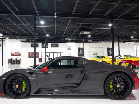 Used 2015 Porsche 918 Spyder image 12