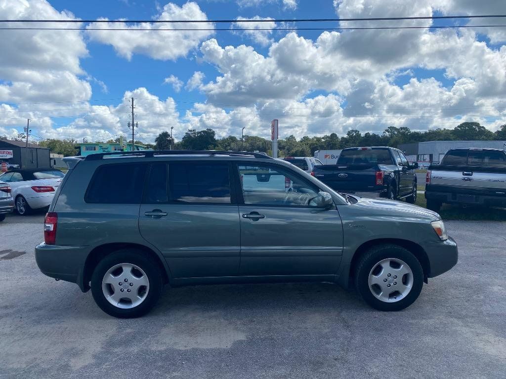 Used 2005 Toyota Highlander Limited w/ Leather Trim Pkg AWD/4WD image 6