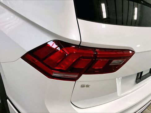 Used 2022 Volkswagen Tiguan SE R-Line image 27