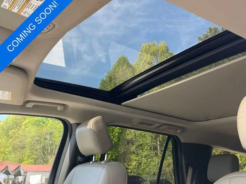 Used 2020 Ford Expedition XLT w/ Equipment Group 202A AWD/4WD image 4
