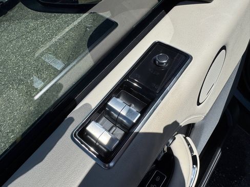 Used 2018 Land Rover Range Rover Supercharged image 25