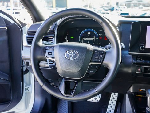 Certified 2025 Toyota Camry SE w/ Convenience Package image 30