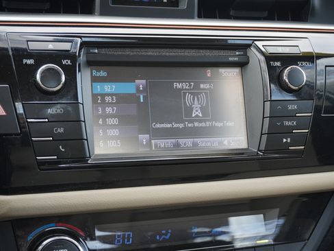 Used 2015 Toyota Corolla LE image 23