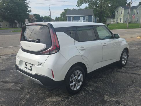 Used 2025 Kia Soul LX FWD image 9