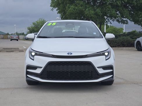 Certified 2025 Toyota Corolla SE w/ SE Premium Package FWD image 2