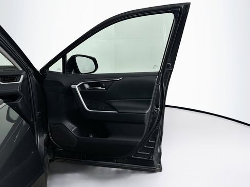 Used 2022 Toyota RAV4 XLE w/ Convenience Package image 32