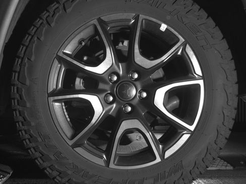 Used 2025 Jeep Compass Trailhawk image 14