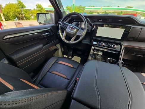 Used 2025 GMC Sierra 1500 AT4 w/ AT4 Premium Package AWD/4WD image 17