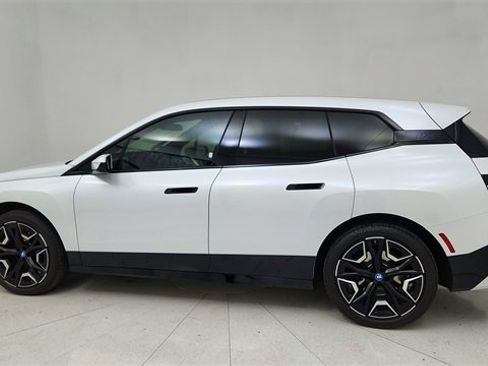 Used 2025 BMW iX xDrive50 image 4