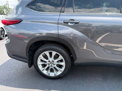 Used 2023 Toyota Highlander Limited AWD/4WD image 4