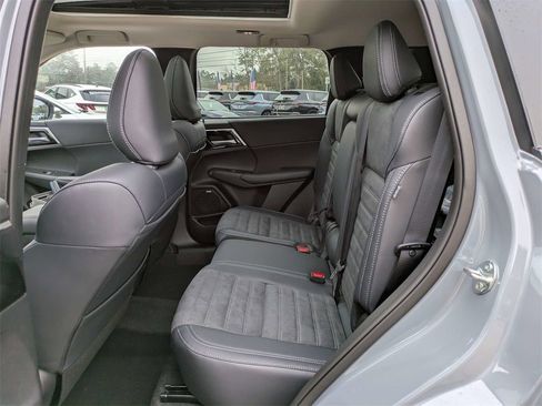 New 2026 Mitsubishi Outlander AWD image 15