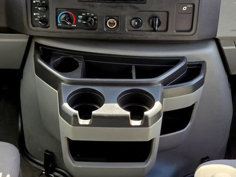 Used 2011 Ford E-350 and Econoline 350 XLT RWD image 19