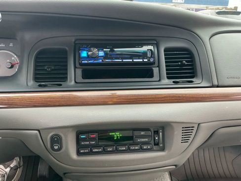 Used 2003 Ford Crown Victoria LX image 13