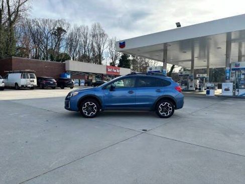 Used 2017 Subaru Crosstrek 2.0i Premium AWD/4WD image 16