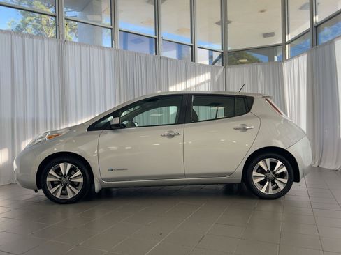 Used 2016 Nissan Leaf SV image 2