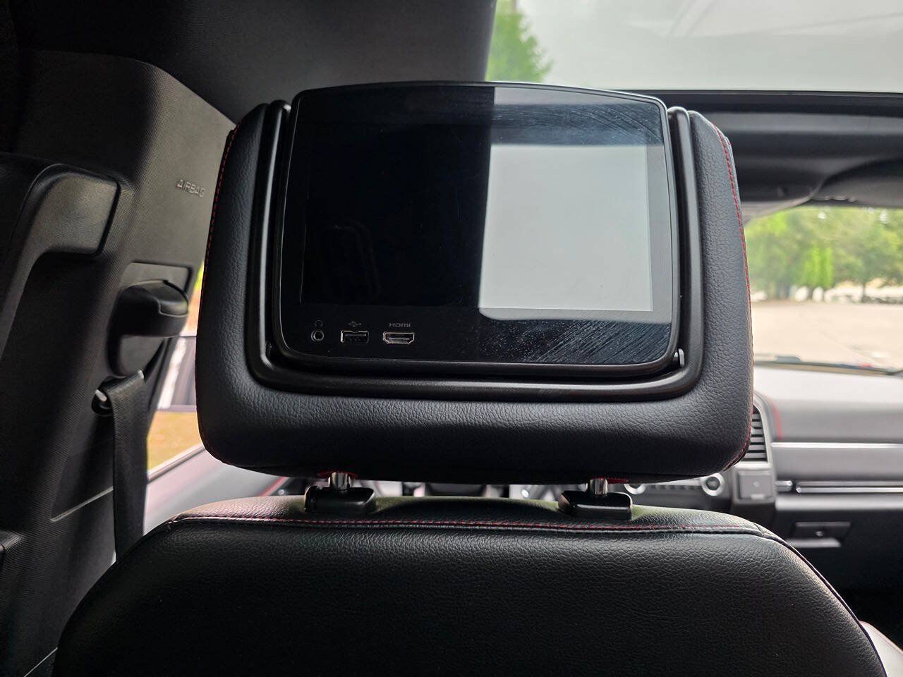 Used 2019 Ford Expedition Limited w/ Equipment Group 303A AWD/4WD image 38
