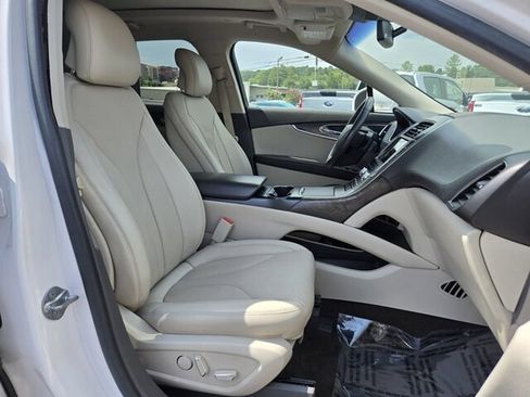 Used 2019 Lincoln Nautilus Reserve FWD image 21