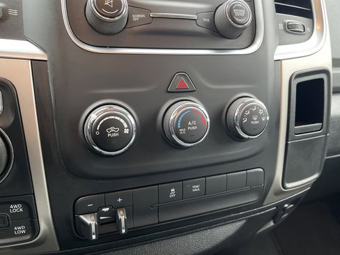 Used 2018 RAM 1500 Classic SLT AWD/4WD image 17
