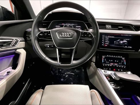 Used 2024 Audi Q8 e-tron Prestige w/ Prestige Package image 8