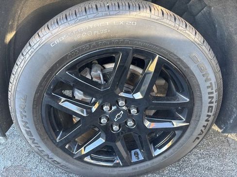 Used 2023 Chevrolet Traverse LT image 16