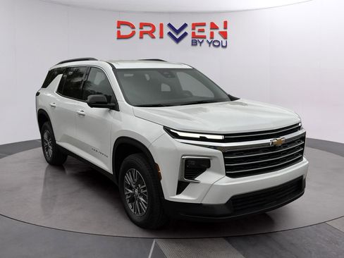 New 2026 Chevrolet Traverse LT FWD image 8