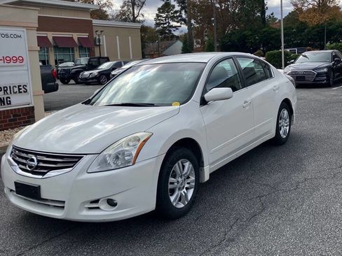 Used 2011 Nissan Altima 2.5 S w/ Special Edition Pkg image 2