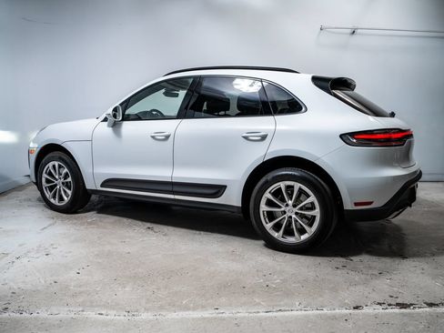 Used 2023 Porsche Macan AWD/4WD image 2