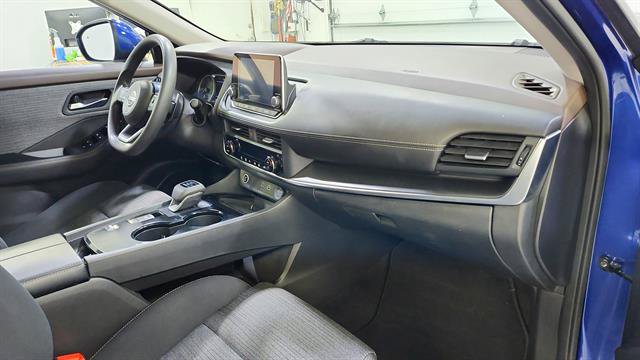 Used 2023 Nissan Rogue SV FWD image 22