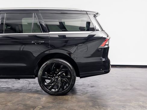 Used 2025 Lincoln Navigator Black Label AWD/4WD image 14