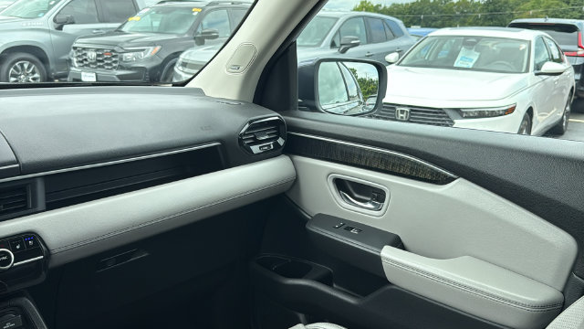 Used 2023 Honda Pilot Elite image 27