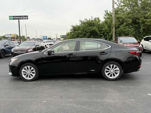 Used 2015 Lexus ES 300h w/ Navigation System Package FWD image 2