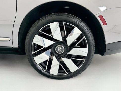 New 2026 Rolls-Royce Cullinan AWD/4WD image 30