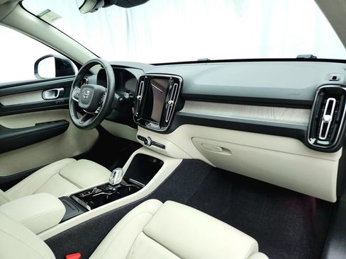 Used 2023 Volvo XC40 B5 Plus AWD/4WD image 31