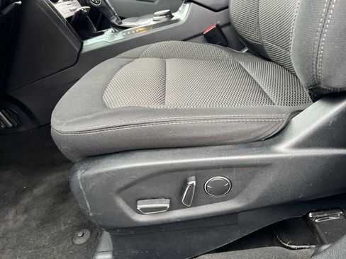 Used 2018 Ford Explorer XLT image 16