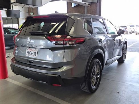 Used 2024 Nissan Rogue S FWD image 5