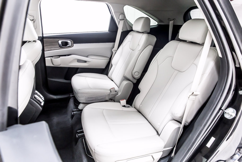 Used 2023 Kia Sorento EX w/ Panoramic Sunroof Package FWD image 31