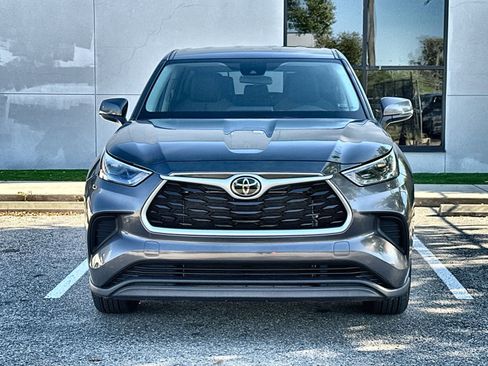 Used 2022 Toyota Highlander L image 12
