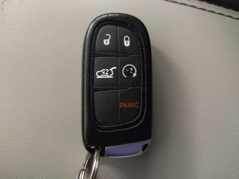 Used 2019 Jeep Cherokee Limited FWD image 32