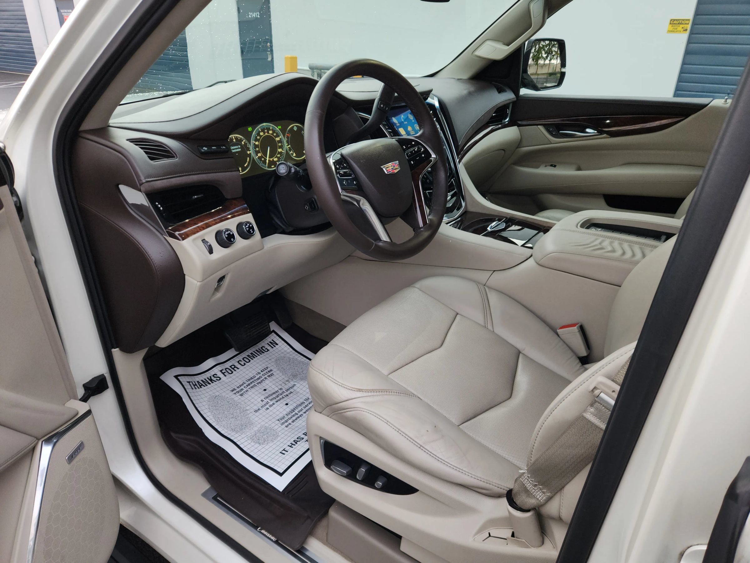 Used 2015 Cadillac Escalade Premium AWD/4WD image 6
