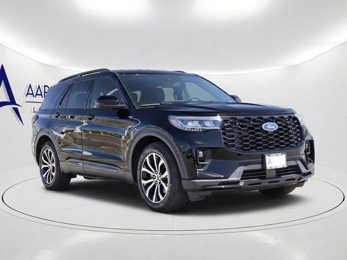 Used 2025 Ford Explorer ST-Line w/ Premium Package RWD image 3