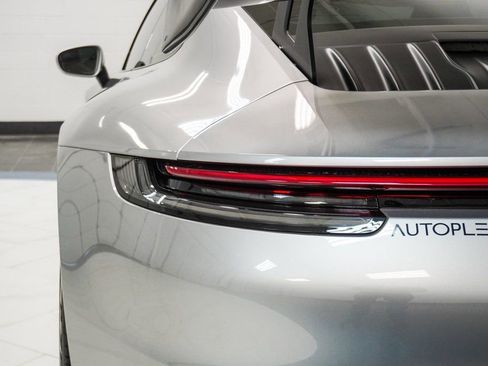 Used 2024 Porsche 911 Carrera RWD image 15