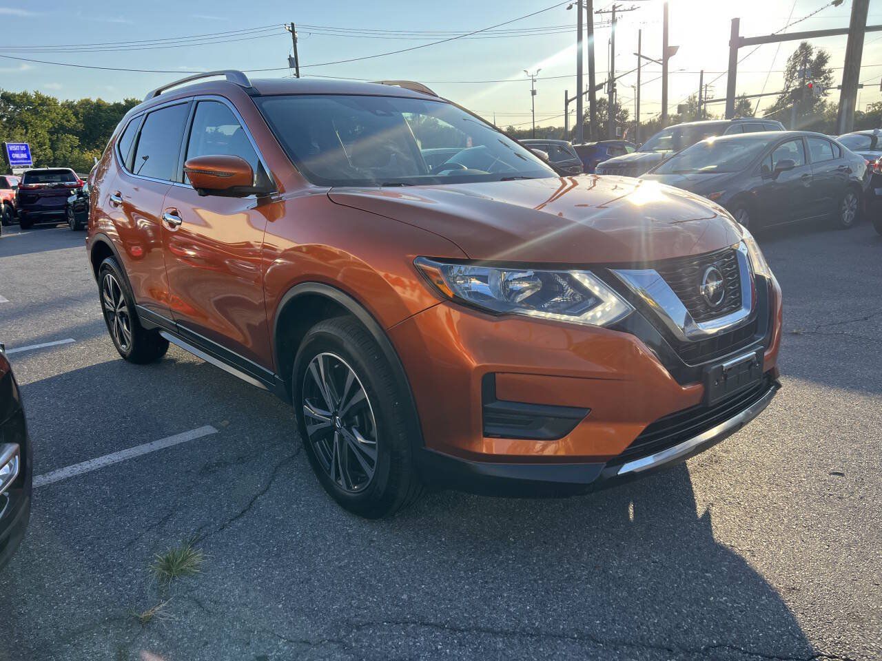 Used 2019 Nissan Rogue SV w/ Sun & Sound Touring Package AWD/4WD image 4